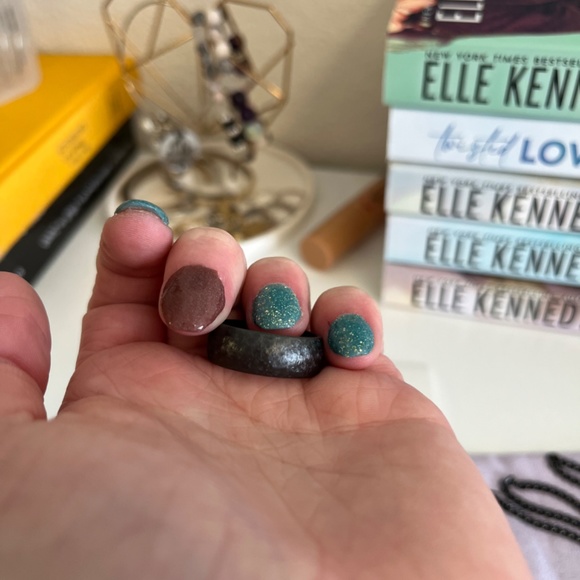 Men’s Size 10 Riddle’s Ring - Picture 2 of 3